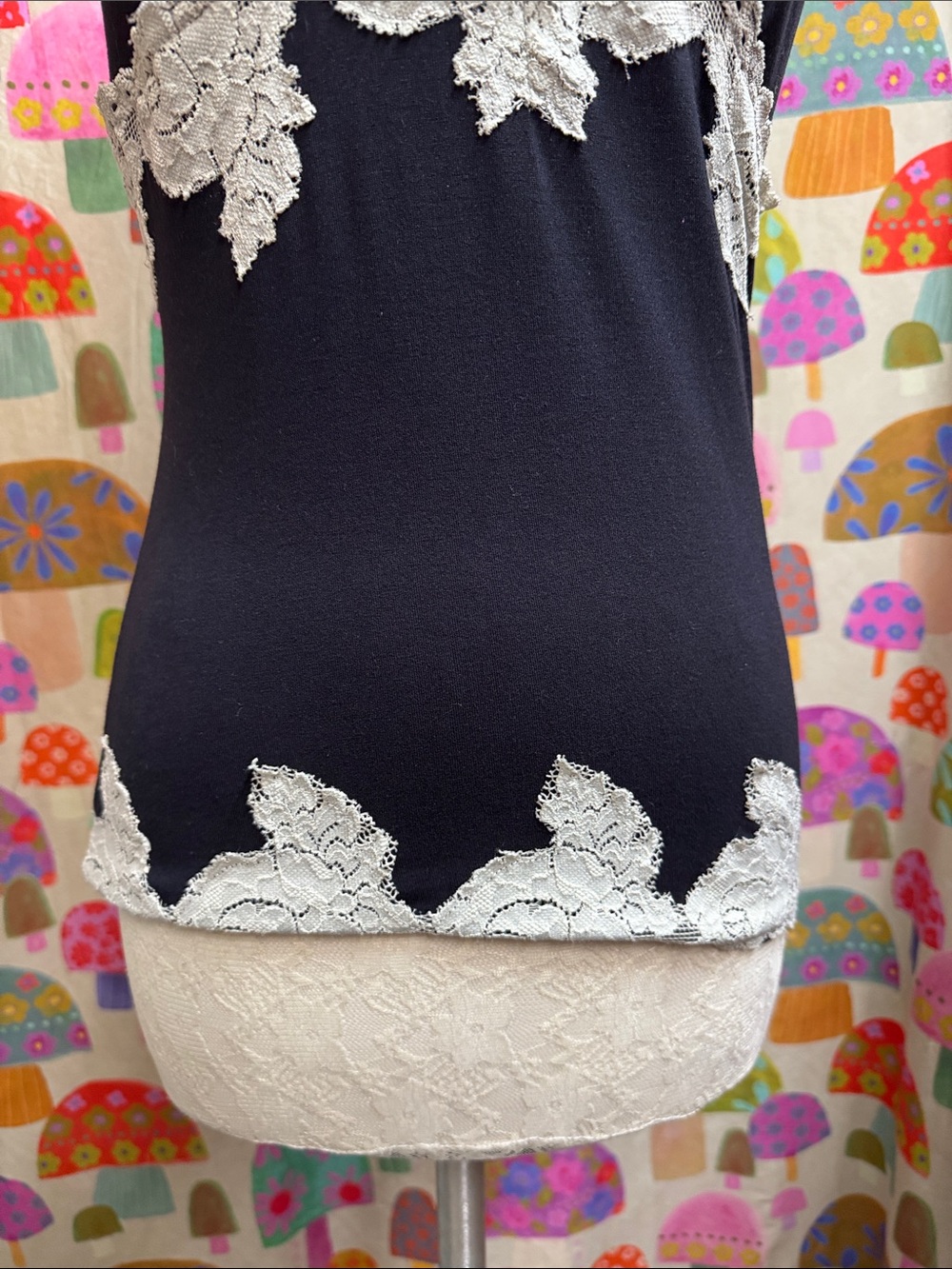 I.N.C Lace Trim Tank Top. Small - Picture 3 of 11